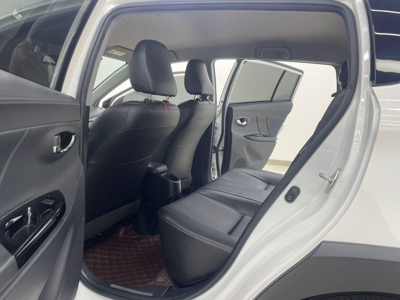 Toyota YARIS L 6