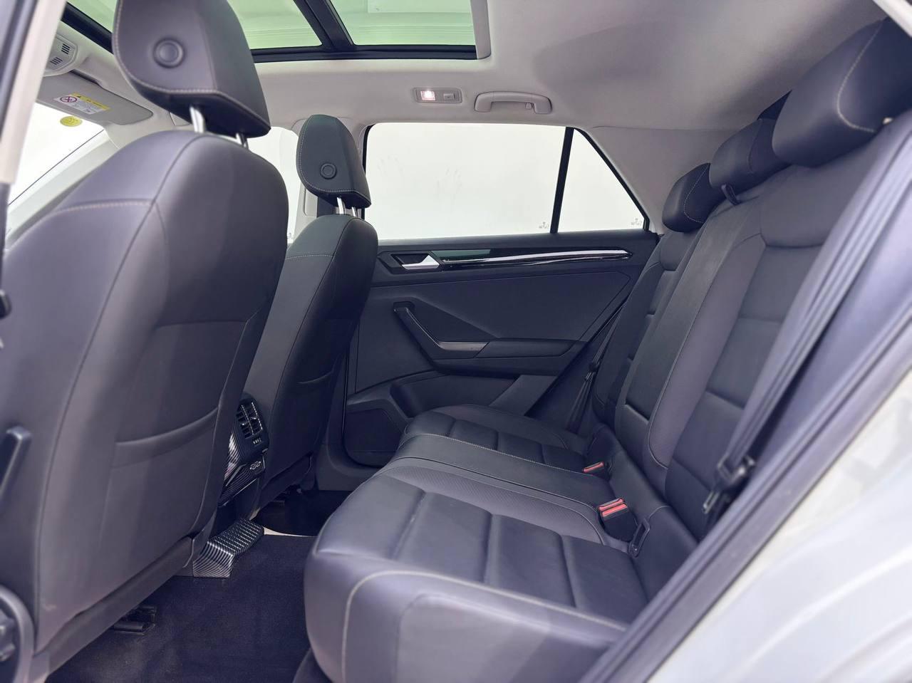 Volkswagen T-ROC 6