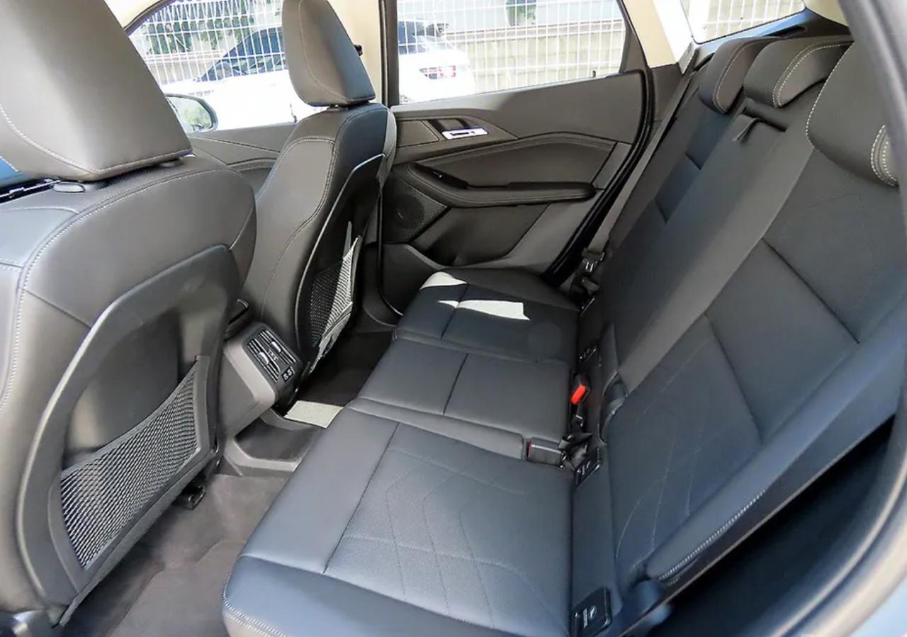 BMW 2 Series Active Tourer 6