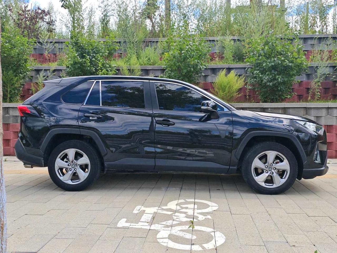 Toyota RAV4 AWD 2
