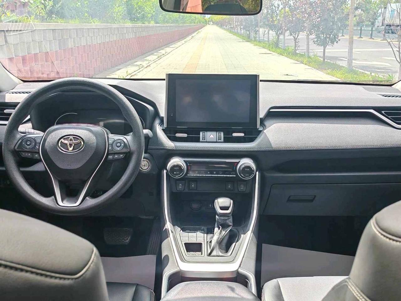 Toyota RAV4 AWD 5