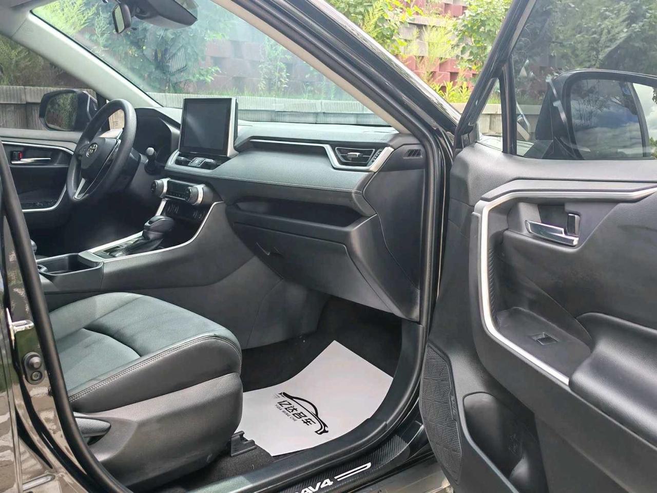 Toyota RAV4 AWD 6