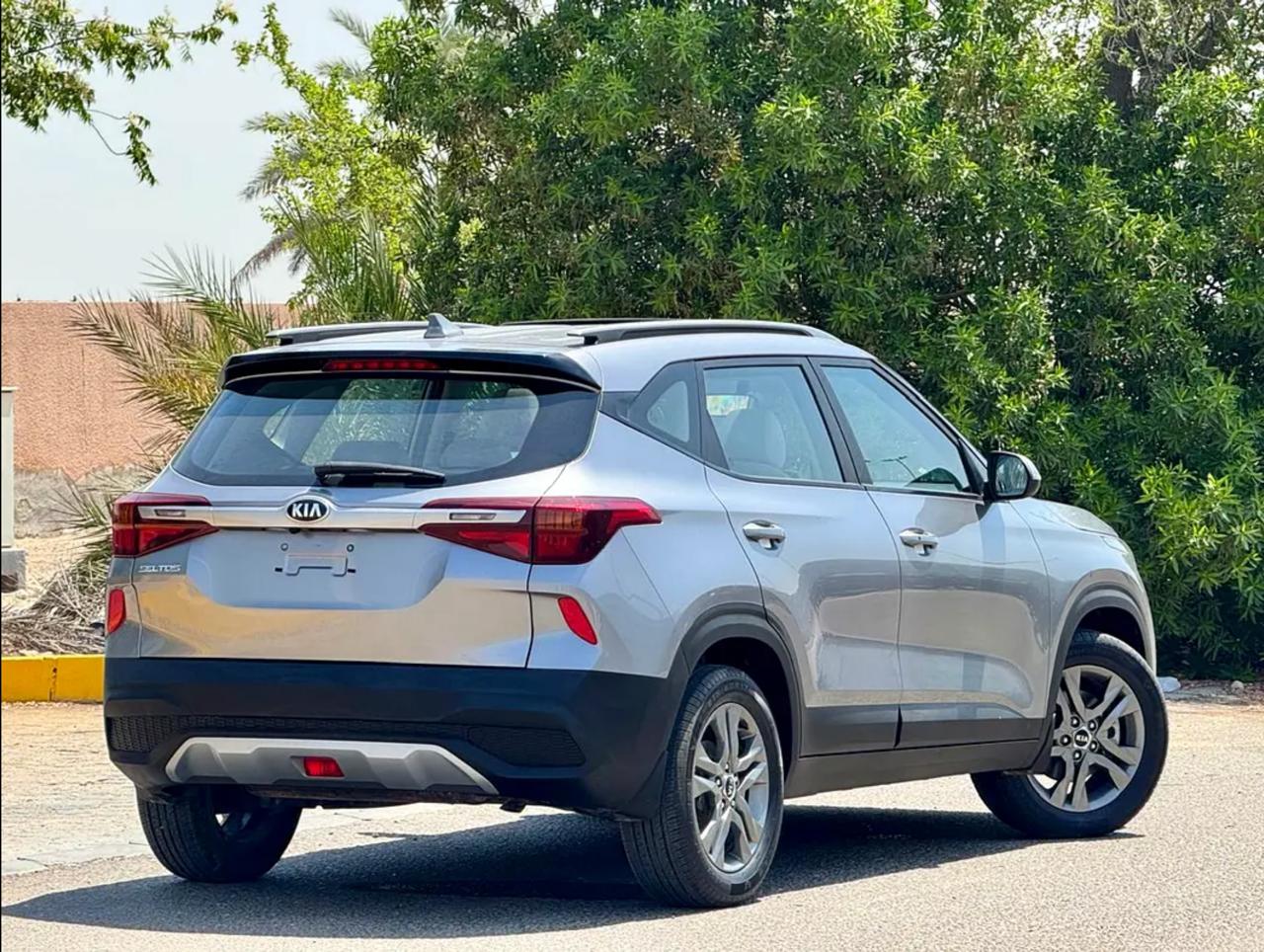 Kia Seltos EX 2