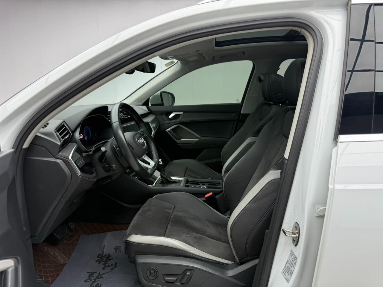 Audi Q3 4