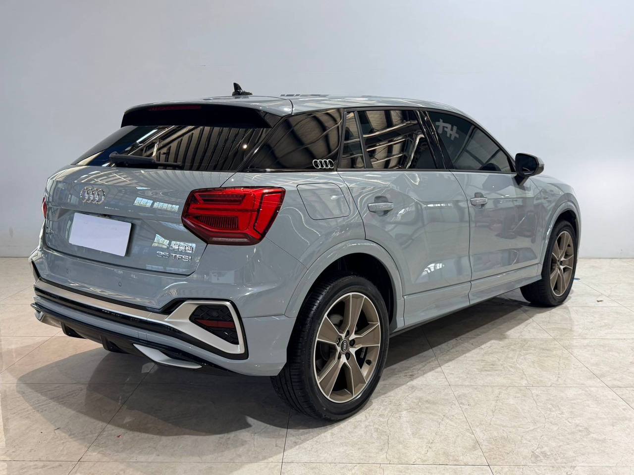 Audi Q2L 4