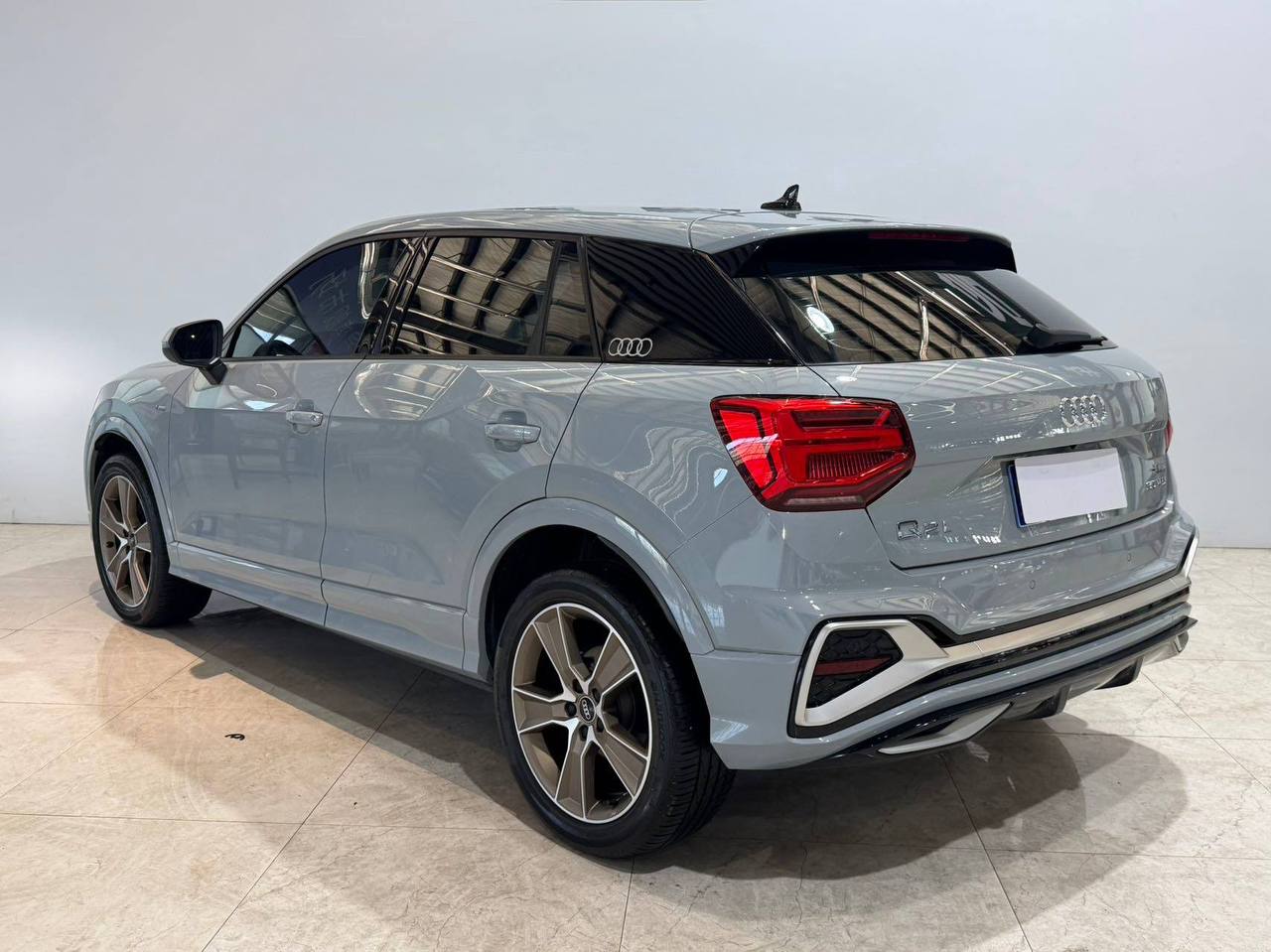 Audi Q2L 5