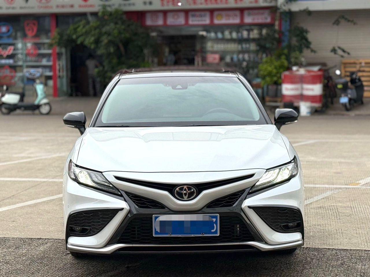 Toyota Camry 2