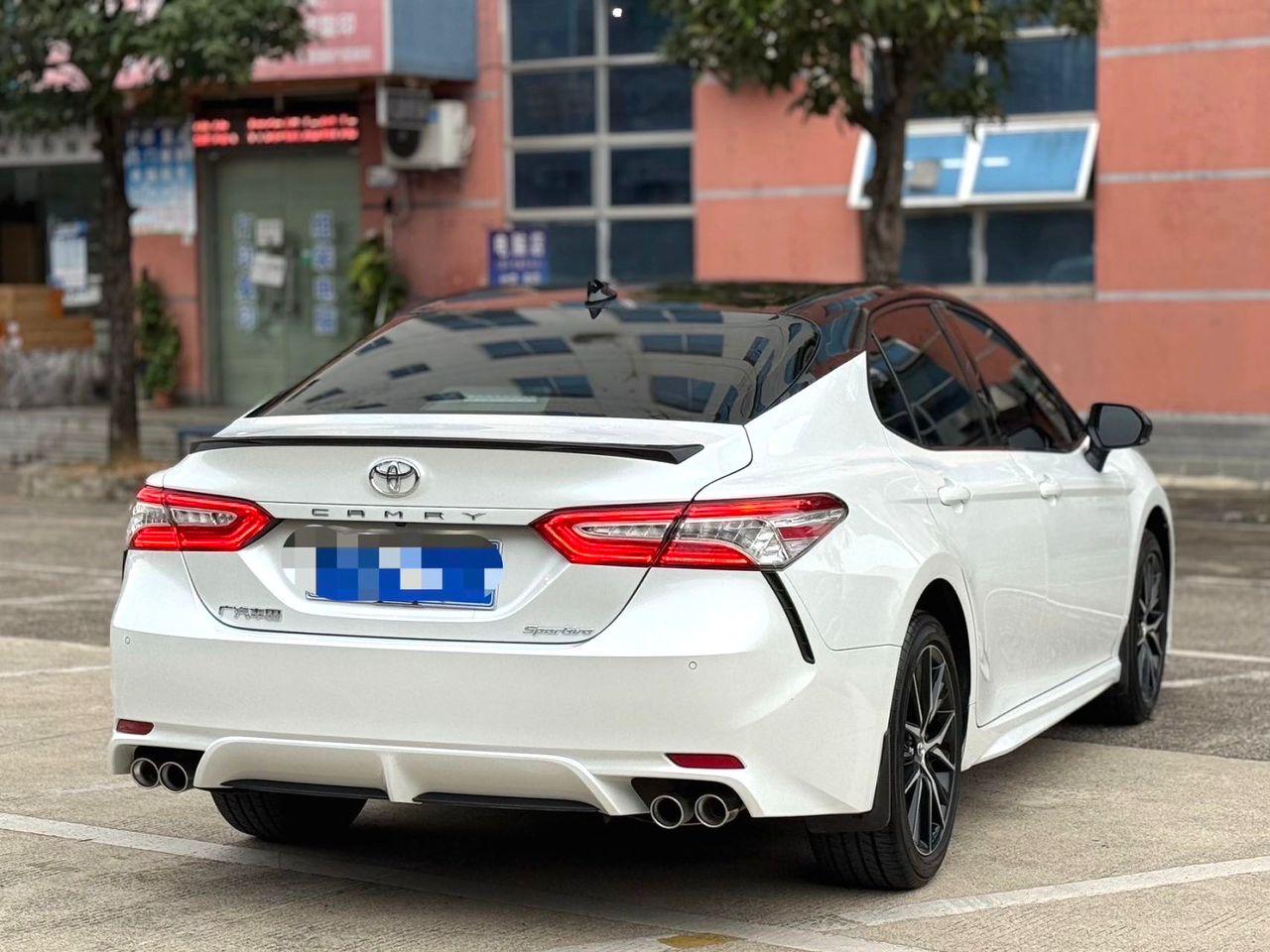 Toyota Camry 4