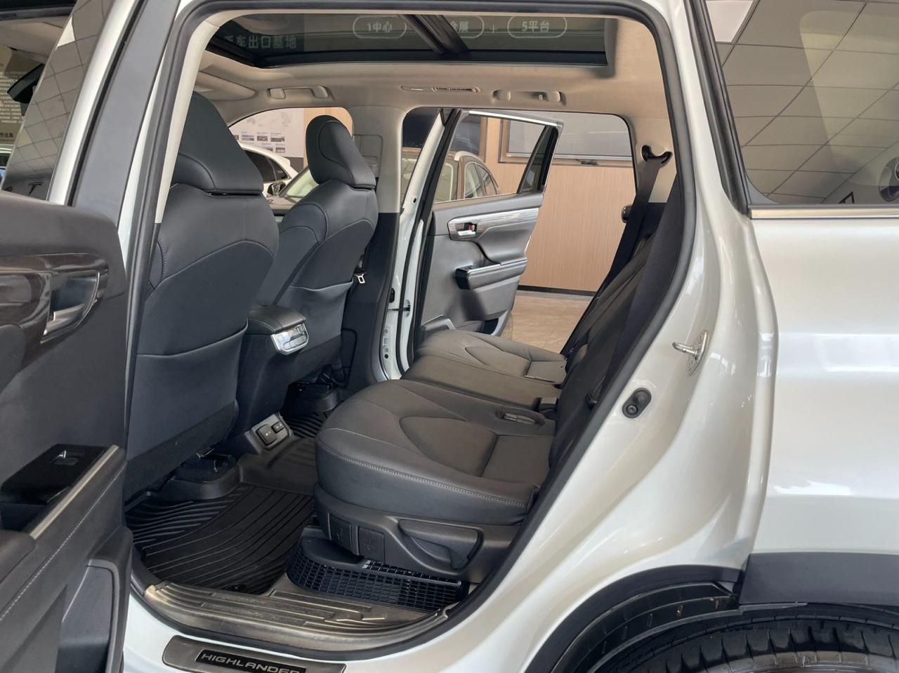 Toyota Highlander 4