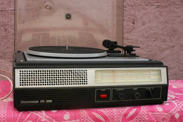Радиола «Серенада РЭ-308».