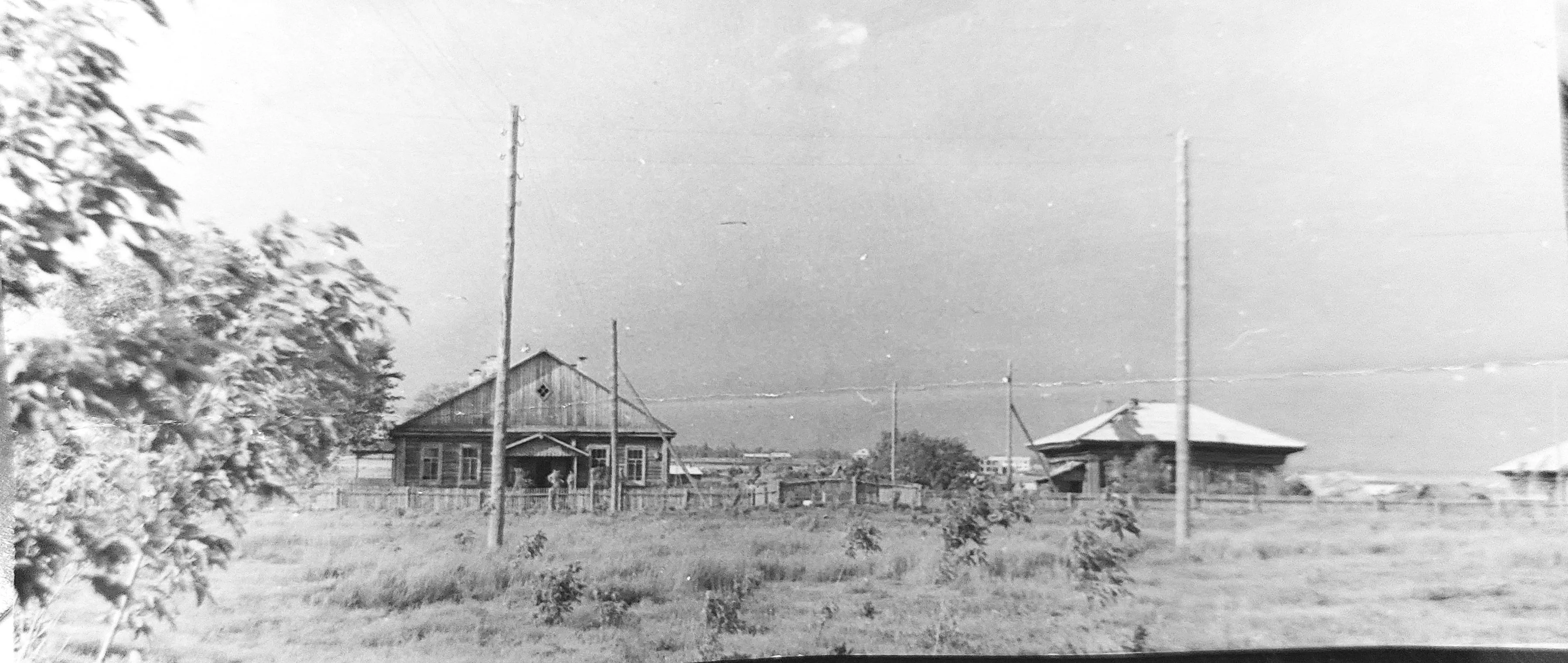 Панорамный снимок центральной части села Усть-Ламенка. Усть-Ламенская средняя школа.