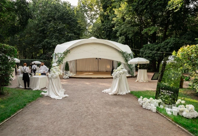 Усадьба Кусково Шатер у большой каменной оранжереи - фото 1
