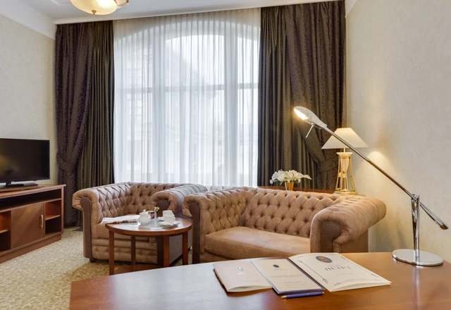 Ресторан «Романов» при отеле «Петр I», 5*  Номер для молодоженов  - фото 2
