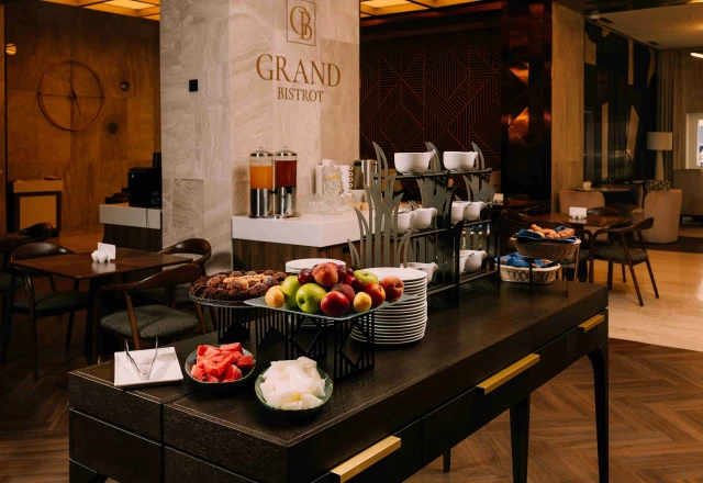 The Grand Hotel by LeePrime: Grand Bistrot