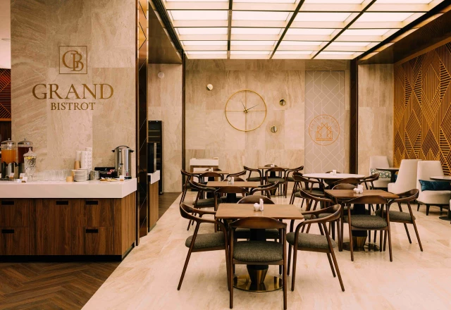 The Grand Hotel by LeePrime: Grand Bistrot