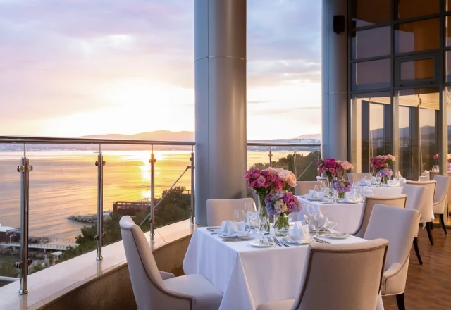 Приморье Grand Resort Hotel: Ресторан «Горизонт»