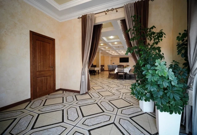 Mari Inn: Основной зал