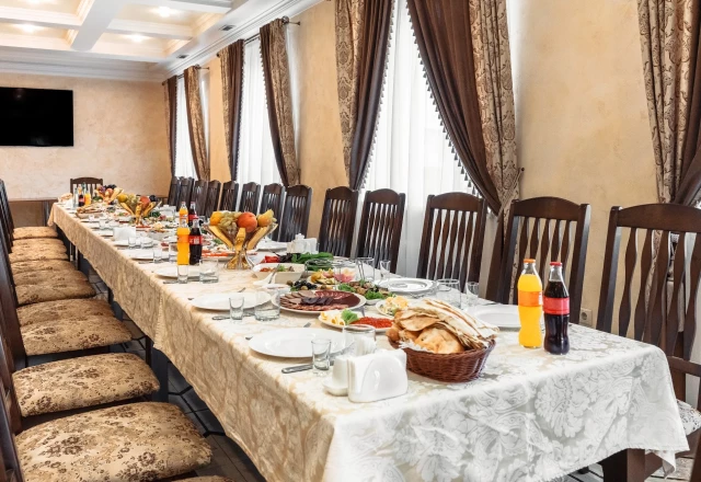 Mari Inn: Основной зал