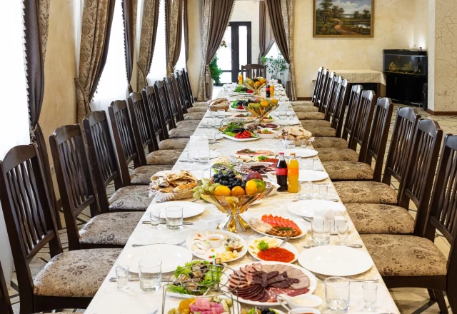 Mari Inn: Основной зал