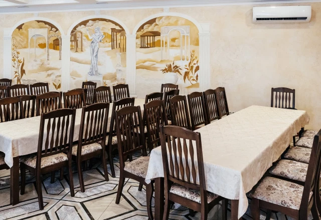Mari Inn: Основной зал