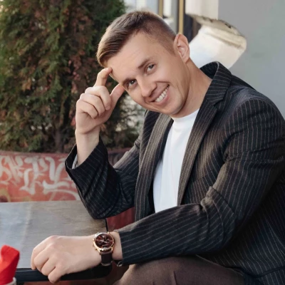 Ведущий Дмитрий Молчун