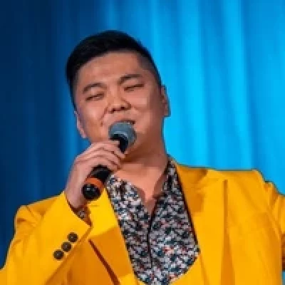 Ведущий Андрей Пак