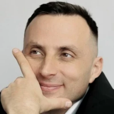 Ведущий Ян Янютин