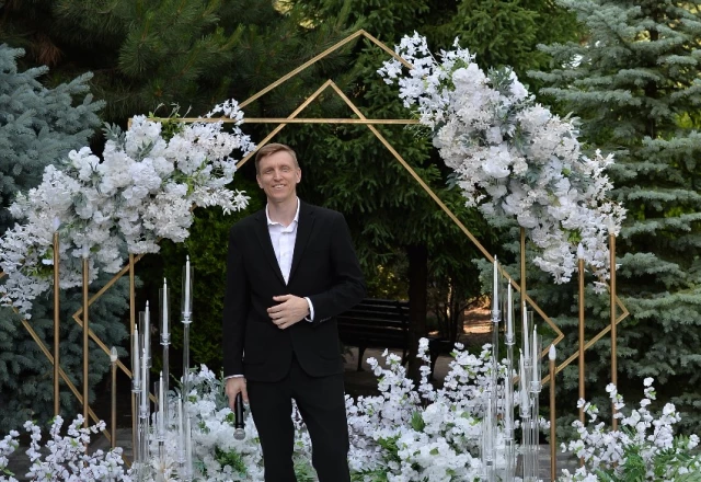 Ведущий Валентин Галин - слайд 1