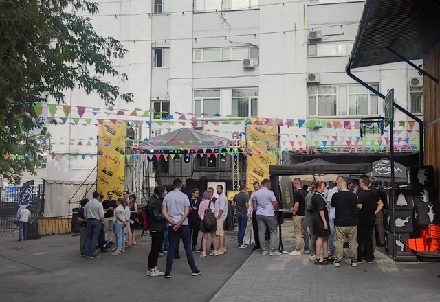 ПРАВДА ИВЕНТ / PRAVDA EVENT  PRAVDA ЛЕТО со сценой и танцполом