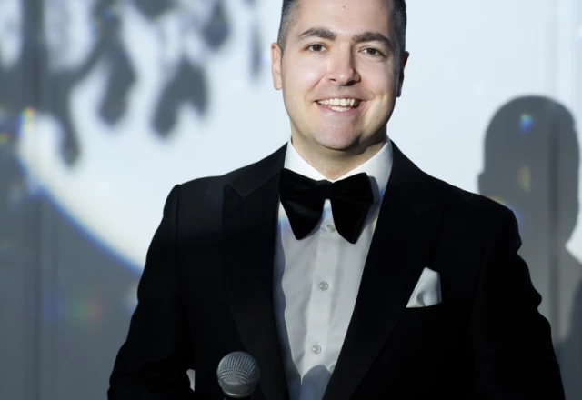 Ведущий Артем Бияк - слайд 7