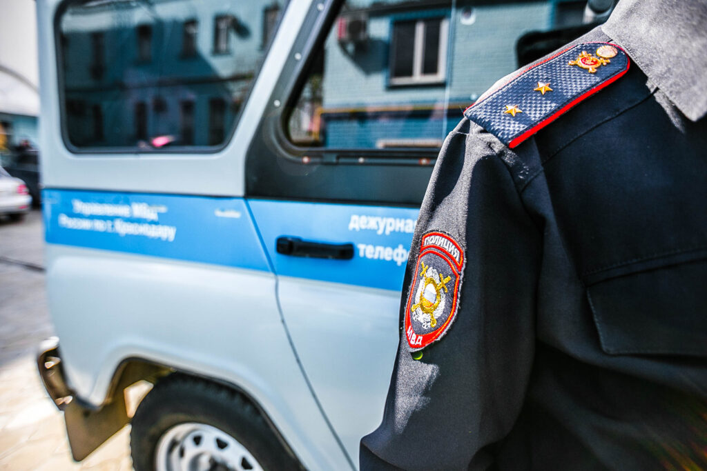 На привокзальной площади Краснодара задержали таксистов-нелегалов