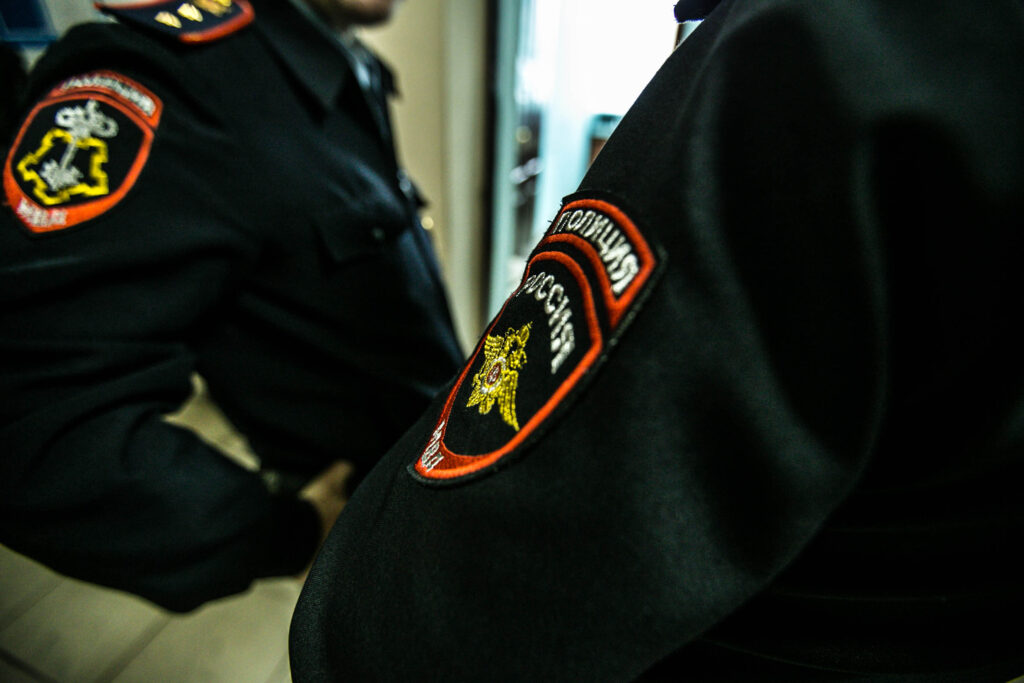 Странный персонаж в женском наряде напугал отдыхающих в краснодарском парке