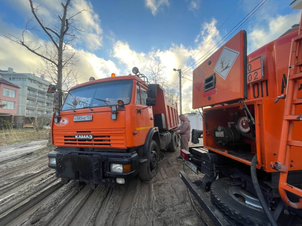 Два мобильных топливозаправщика установили в Анапе для оперативной заправки тяжелой дизельной техники