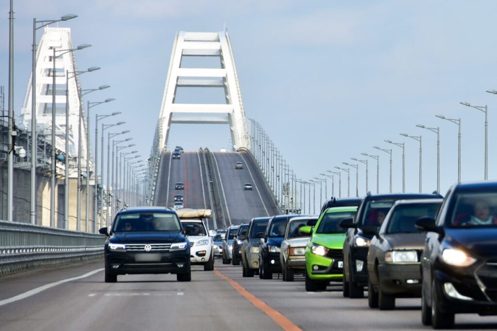 Перед Крымским мостом увеличат количество пунктов пропуска