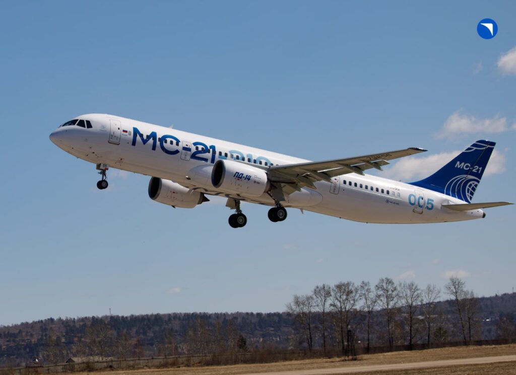 Самолет МС-21, призванный заменить Boeing в РФ, совершил первый полет с новыми российскими компонентами