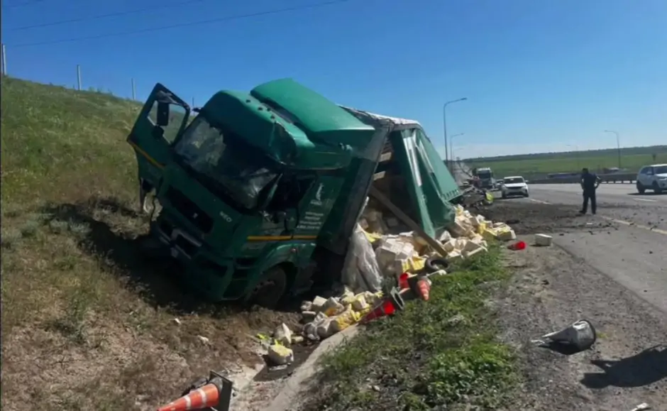 Ехавший из Краснодара КамАЗ насмерть сбил на Дону трех дорожных рабочих
