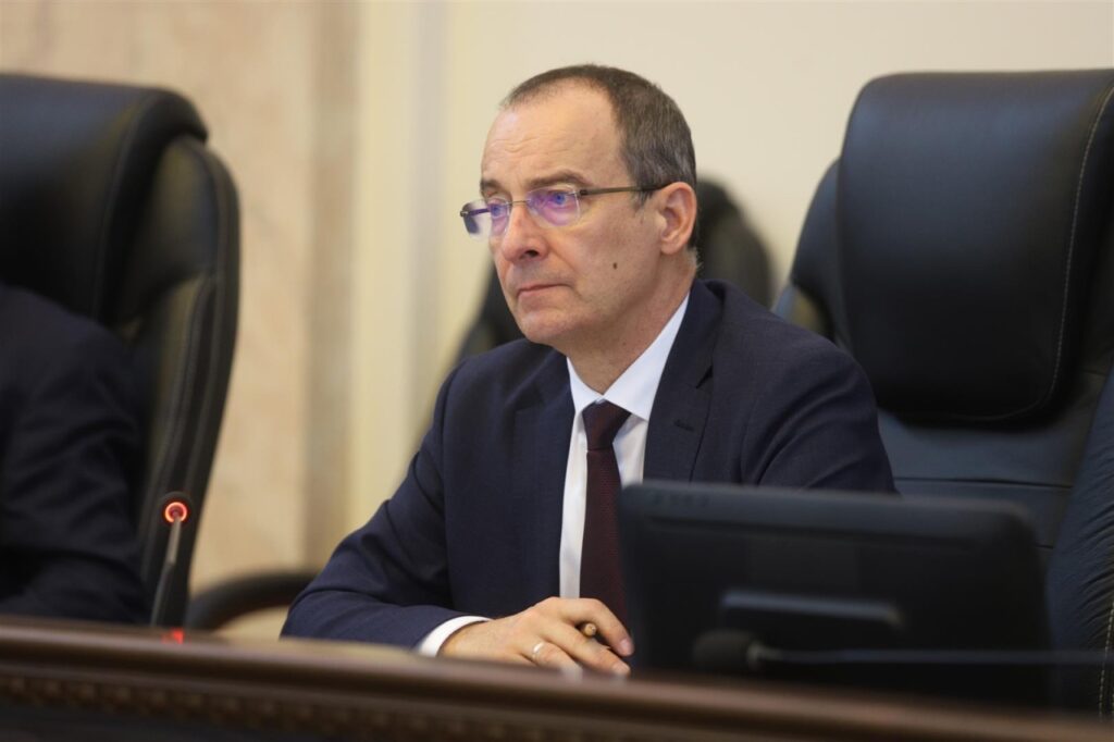 Юрий Бурлачко прокомментировал законопроект об обеспечении квартирами детей-сирот