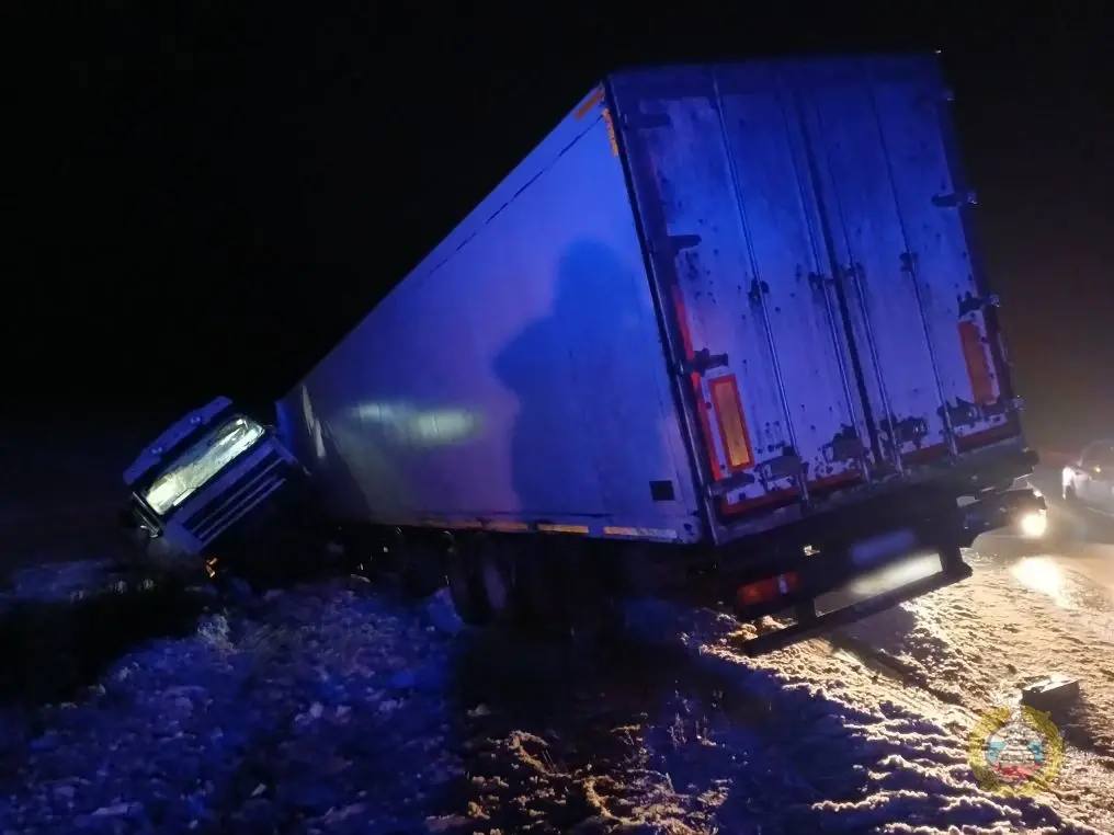 Семь сотрудников предприятия погибли в ДТП на трассе Р-22 в Волгоградской области
