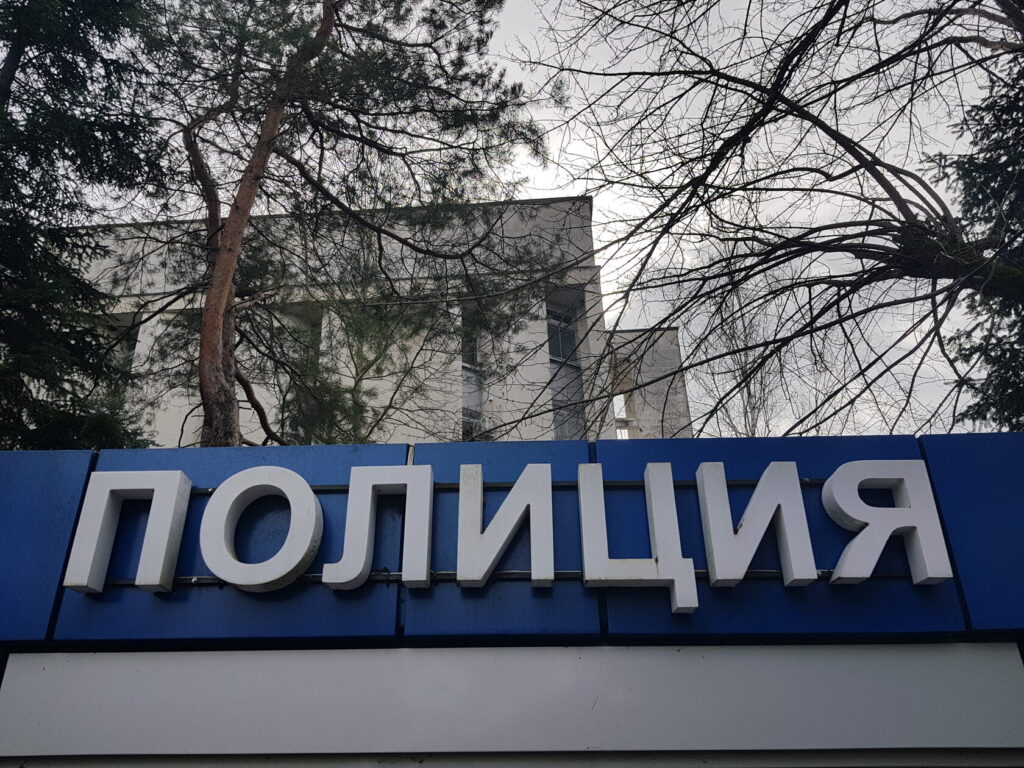 Гость опустошил три копилки хозяина в Новороссийске