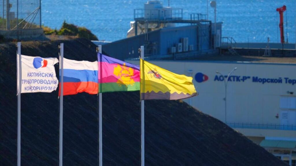 Казахстан приостановил поставки через Новороссийск после атак на танкеры
