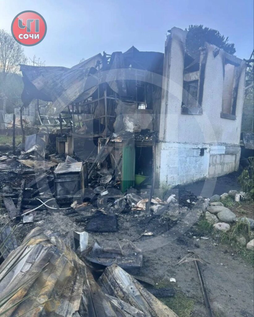 Пожар оставил сочинскую семью без крыши над головой
