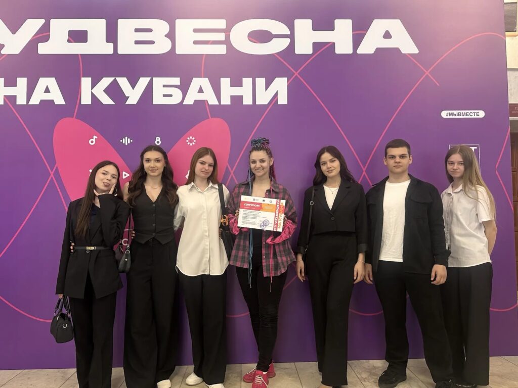 Барабанщицы-мажоретки из Краснодарского кооперативного института стали лауреатами фестиваля “Студенческая весна”