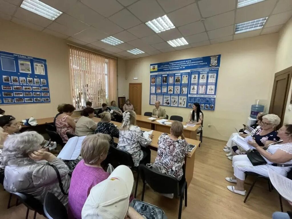Депутат Максим Яковенко провел первую отчетную встречу с избирателями