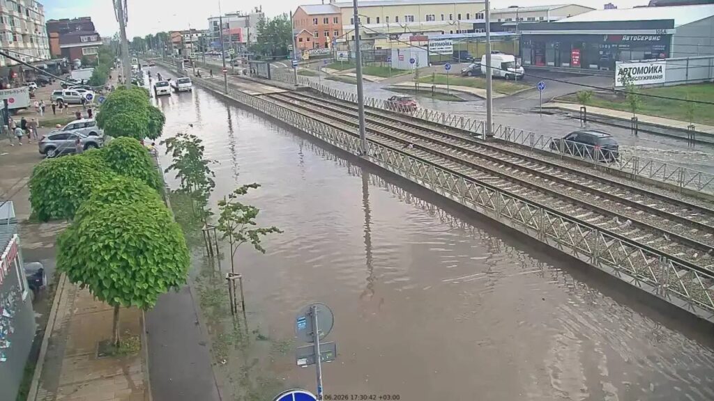 Улицу Московскую перекрыли в Краснодаре из-за подтопления