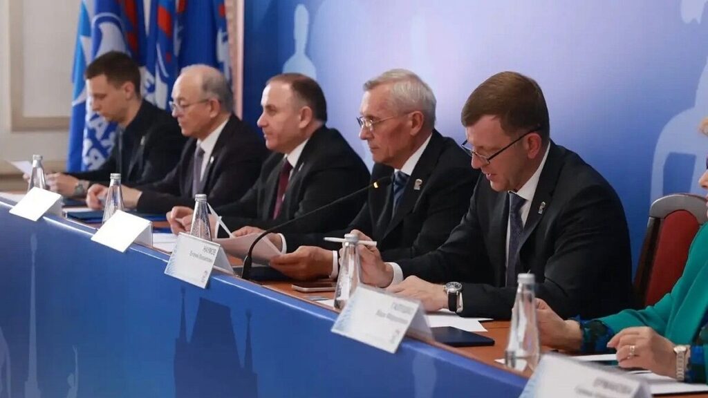 Евгений Наумов провел юбилейную конференцию «Единой России»