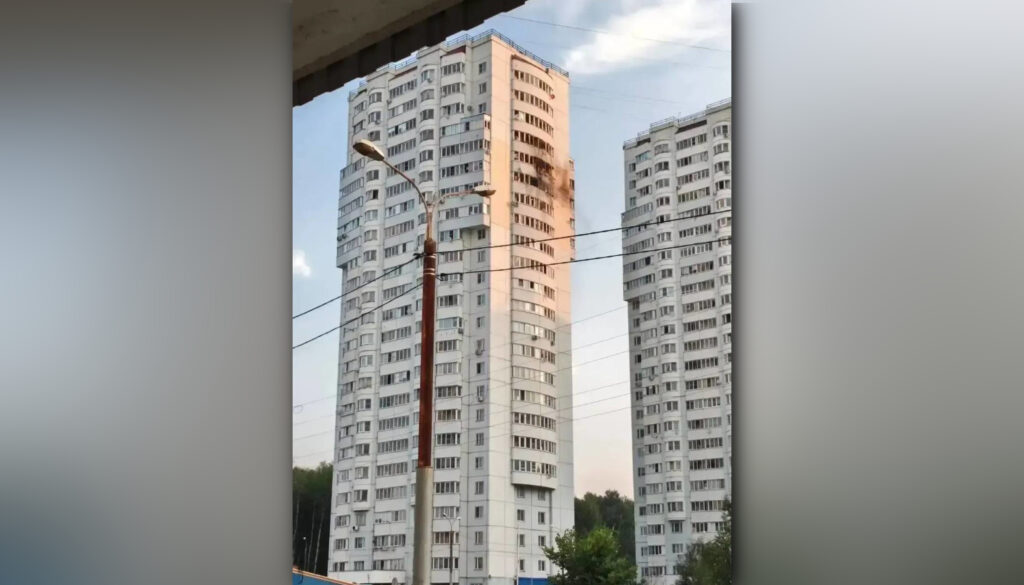 В Подмосковье БПЛА попал в многоэтажный дом