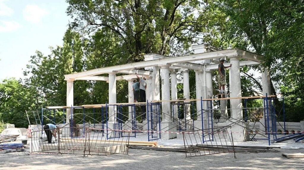 Евгений Наумов анонсировал обновление колоннады в старейшем парке Краснодара