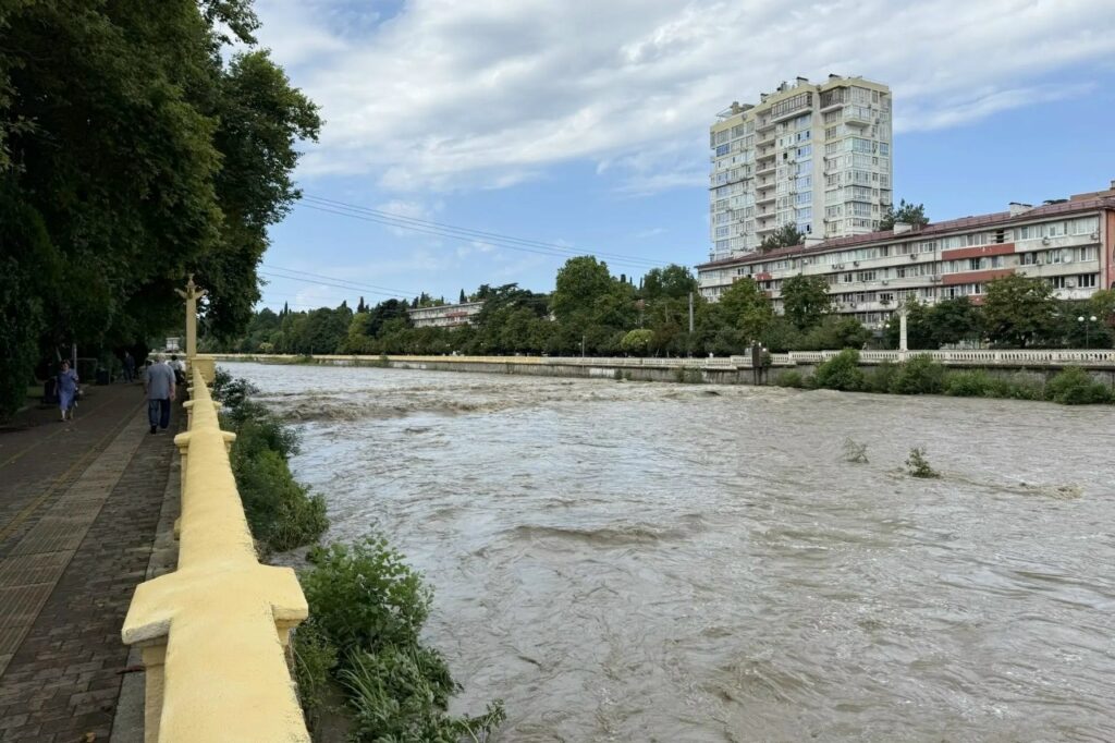 Мэр Сочи рассказал об обстановке в городе после мощного ливня