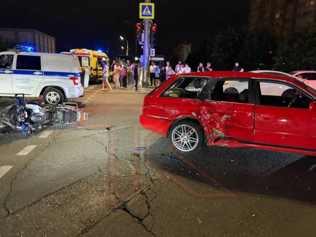 В Краснодаре водитель иномарки, нарушив правила, сбил мотоциклиста