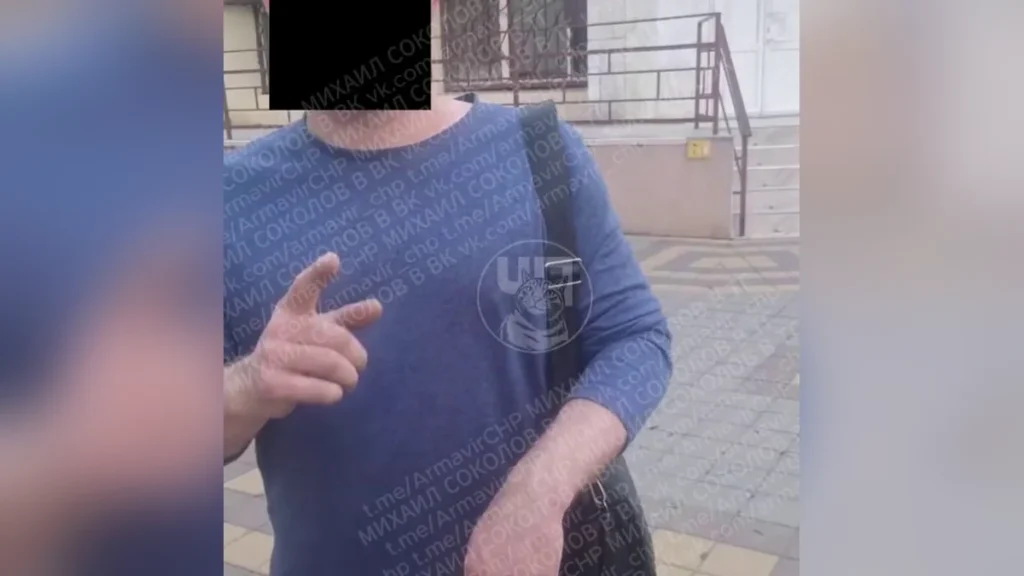 В Армавире незнакомец приставал к детям на площадке